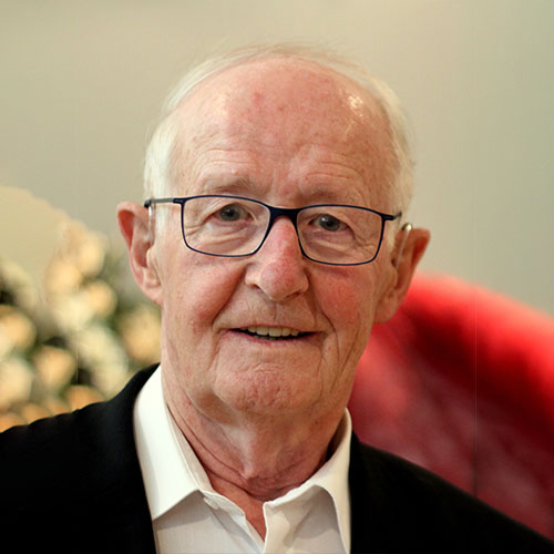 Willi Urmetzer,
 Seniorchef