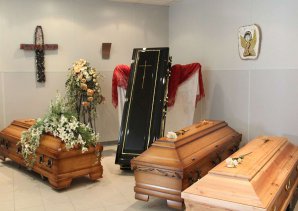 Teil der Sargausstellung